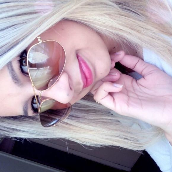 Meet your Posher, Nathália - Picture 1 of 1